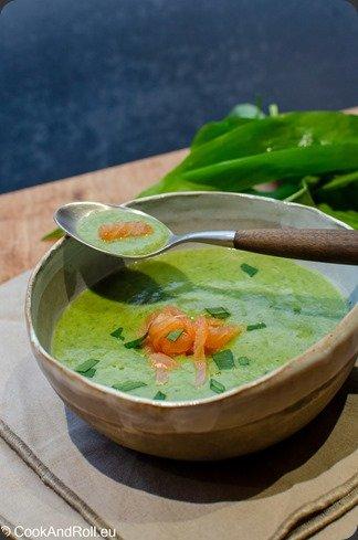 Soupe à l'ail des ours et truite fumée des Ardennes