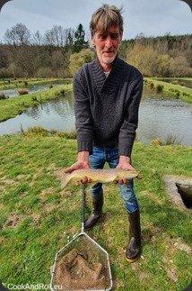 Soupe à l'ail des ours et truite fumée des Ardennes