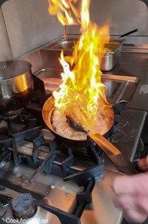 Soupe à l'ail des ours et truite fumée des Ardennes