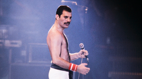 Freddie Mercury a dit qu’il préférait les chansons de John Lennon à celles des autres Beatles