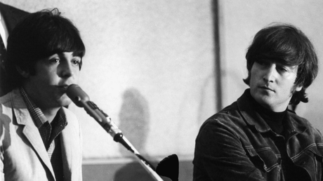 Découvrez l'histoire derrière Drive My Car des Beatles - Originellement Golden Rings