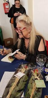 Murmures sous la surface     -   Brigitte Guilbau  ♥♥♥♥♥