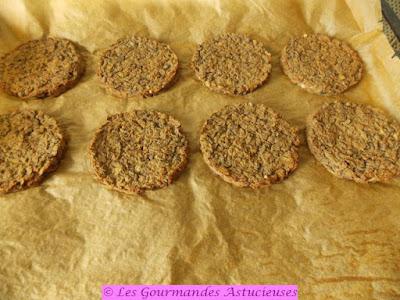 Chou-fleur, asperges et radis sur galette croustillante aux lentilles, accompagnés de tempuras de fanes et d'ail des ours (Vegan)
