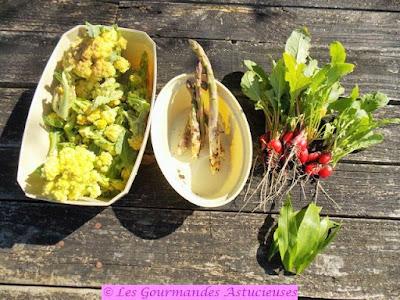 Chou-fleur, asperges et radis sur galette croustillante aux lentilles, accompagnés de tempuras de fanes et d'ail des ours (Vegan)