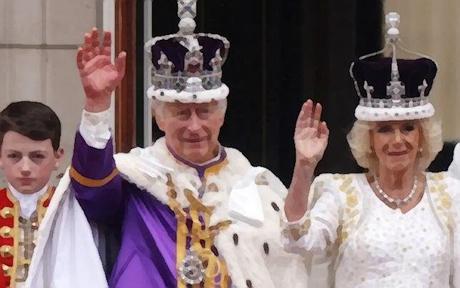 Couronnement plus vieux, couronnement heureux !