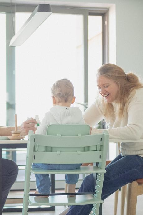 activité en famille chaise haute Stokke