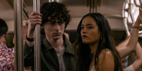 City on Fire (Mini-series, épisodes 1 à 3) : Gossip "Murder&quot; Girl