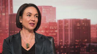 Ginny Andersen parle à Q + A.