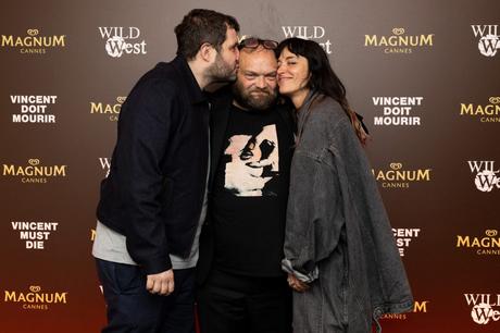 Cannes 2023 : Sous le Vent de Mystère avec « Vincent Doit Mourir » sur la Plage Magnum® Cannes 2023 : Sous le Vent de Mystère avec « Vincent Doit Mourir » sur la Plage Magnum®