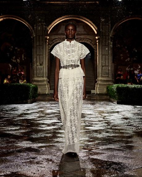 Dior Cruise 2024: Un Hommage à Frida Kahlo Dior Cruise 2024: Un Hommage à Frida Kahlo