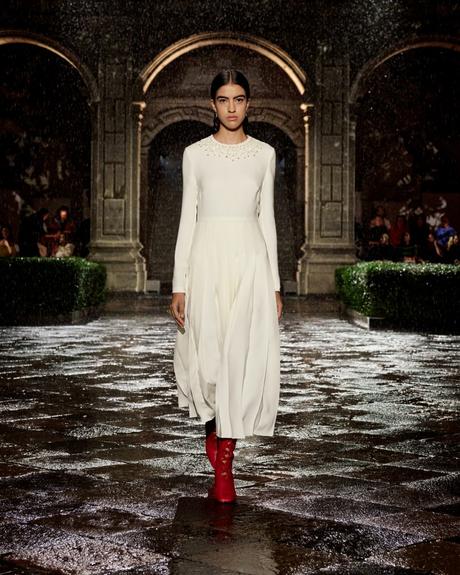 Dior Cruise 2024: Un Hommage à Frida Kahlo Dior Cruise 2024: Un Hommage à Frida Kahlo