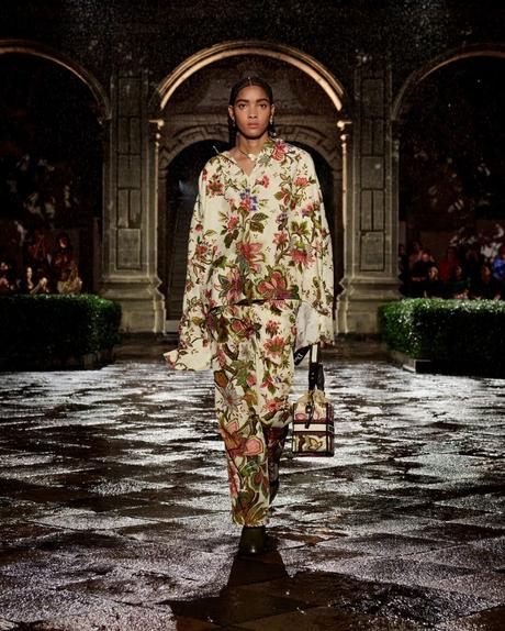 Dior Cruise 2024: Un Hommage à Frida Kahlo Dior Cruise 2024: Un Hommage à Frida Kahlo