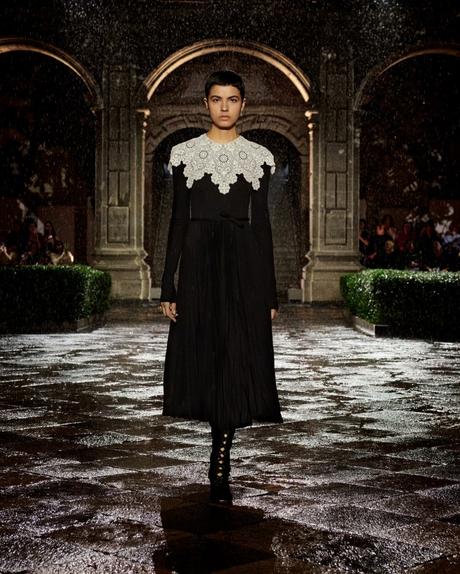 Dior Cruise 2024: Un Hommage à Frida Kahlo Dior Cruise 2024: Un Hommage à Frida Kahlo