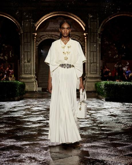 Dior Cruise 2024: Un Hommage à Frida Kahlo Dior Cruise 2024: Un Hommage à Frida Kahlo