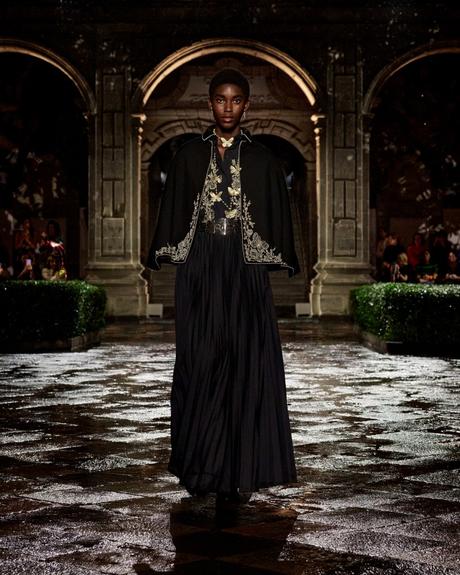 Dior Cruise 2024: Un Hommage à Frida Kahlo Dior Cruise 2024: Un Hommage à Frida Kahlo