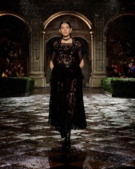 Dior Cruise 2024: Un Hommage à Frida Kahlo Dior Cruise 2024: Un Hommage à Frida Kahlo