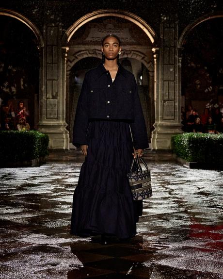 Dior Cruise 2024: Un Hommage à Frida Kahlo Dior Cruise 2024: Un Hommage à Frida Kahlo