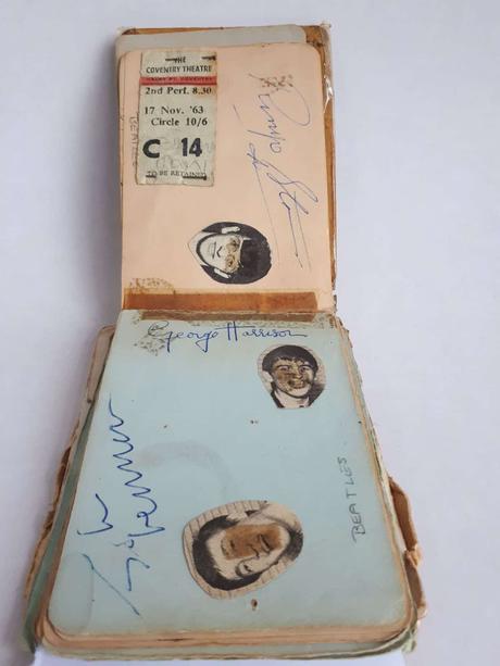 Des autographes des beatles prochainement aux enchères !