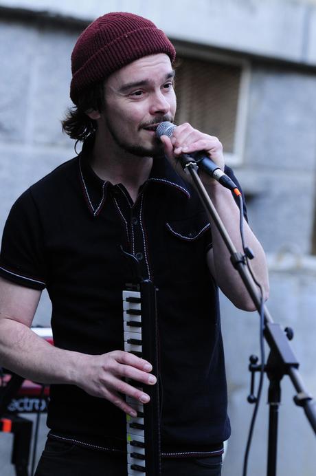 Skøpitone Siskø lors d'Artbist’Rock, Bistrot de la Poste, Saint-Brieuc, le 26 mai 2023 Skøpitone Siskø lors d'Artbist’Rock, Bistrot de la Poste, Saint-Brieuc, le 26 mai 2023