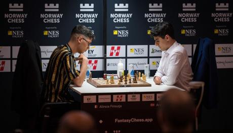 Magnus Carlsen rate le Blitz du Norway Chess