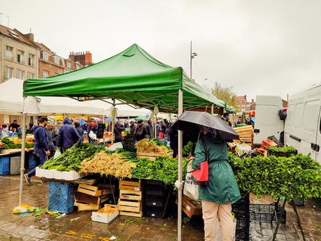 Le marché de Wazemmes sous la pluie