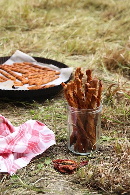 Cuillère et saladier : Gressins au pesto-rosso Gressins au pesto-rosso