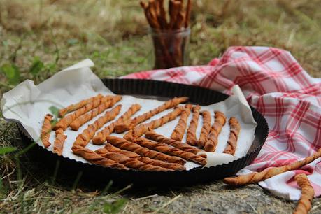 Cuillère et saladier : Gressins au pesto-rosso Gressins au pesto-rosso