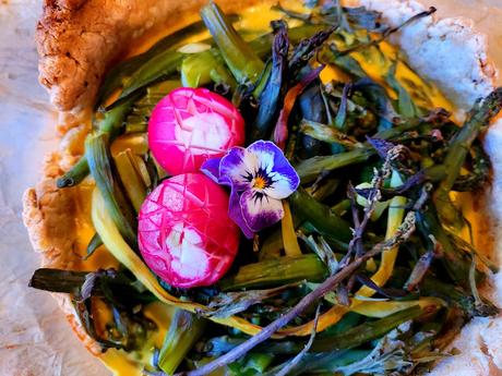 Quiche printanière rustique aux asperges et haricots Quiche printanière rustique aux asperges et haricots