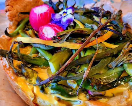 Quiche printanière rustique aux asperges et haricots Quiche printanière rustique aux asperges et haricots