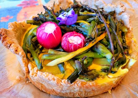 Quiche printanière rustique aux asperges et haricots Quiche printanière rustique aux asperges et haricots