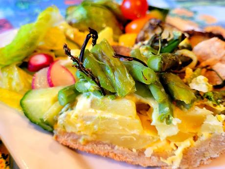Quiche printanière rustique aux asperges et haricots Quiche printanière rustique aux asperges et haricots