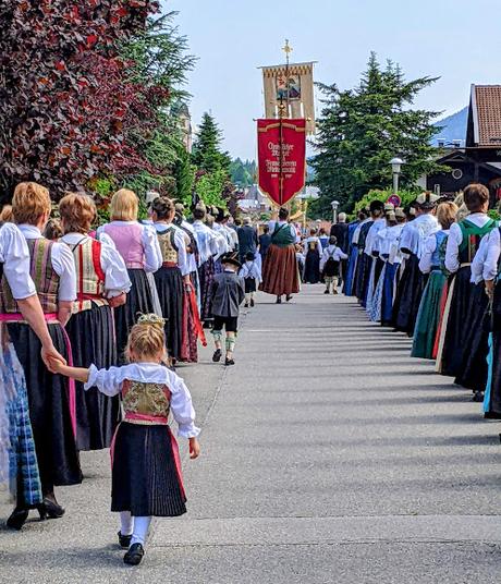 Fronleichnam 2023 in Mittenwald — la Fête-Dieu à Mittenwald — 50 Bilder / 50 photos
