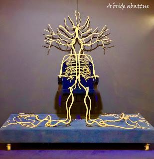 Prune Nourry place le Fauteuil d'artiste #11 à la Scala