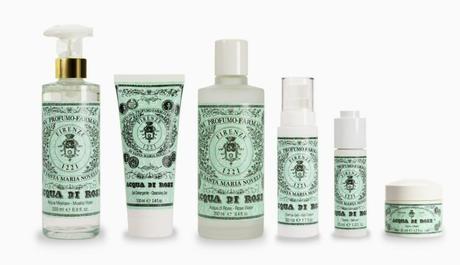 Santa Maria Novella décline son eau historique Acqua di Rose en une ligne cosmétiques