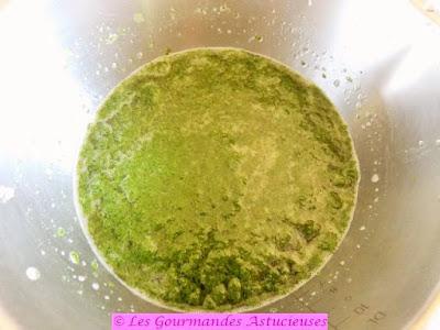 Soupe froide bourrache-guimauve, jus de cosses de petits pois et légumes de printemps (Vegan) Soupe froide bourrache-guimauve, jus de cosses de petits pois et légumes de printemps (Vegan)