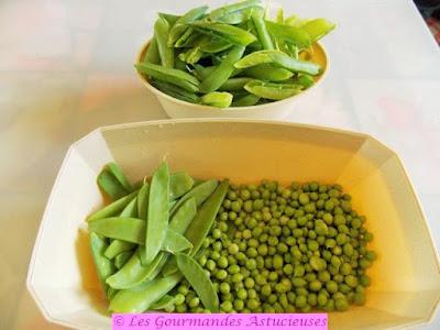 Soupe froide bourrache-guimauve, jus de cosses de petits pois et légumes de printemps (Vegan) Soupe froide bourrache-guimauve, jus de cosses de petits pois et légumes de printemps (Vegan)