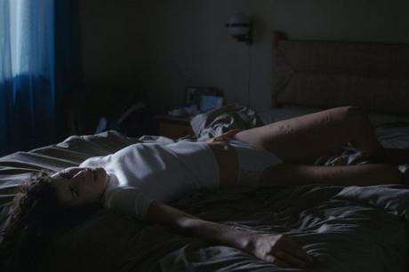 887784-creatura-de-elena-martin-gimeno-exploration-intime-de-la-relation-avec-son-corps