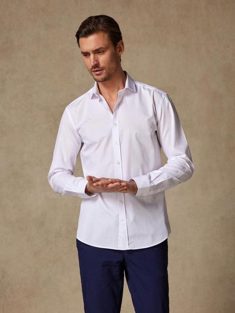 Café Coton réinvente la chemise blanche pour l'été | À Découvrir