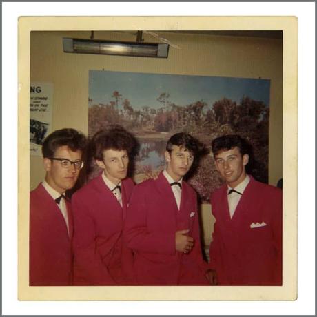 Le costume rose de Johnny ‘Guitar’ Byrne de Rory Storm & The Hurricanes aux enchères