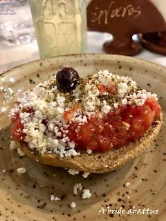 Dîner dans une taverne crétoise Dîner dans une taverne crétoise