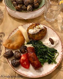 Dîner dans une taverne crétoise Dîner dans une taverne crétoise