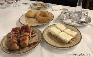 Dîner dans une taverne crétoise Dîner dans une taverne crétoise