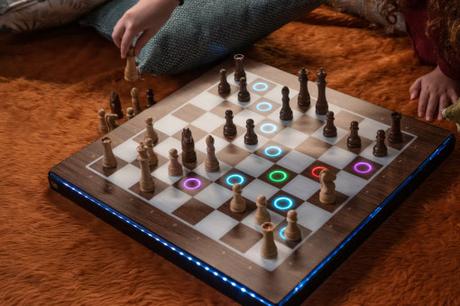 Un jeu d’échecs où les pièces se déplacent seules
