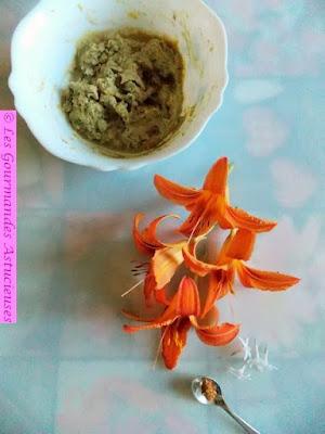 Hémérocalles farcies aux houmous de jardinière de légumes (Vegan)