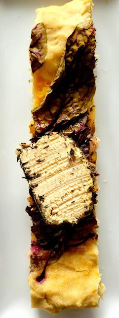 Focaccia à l'oseille avec frauxmage de chèvre