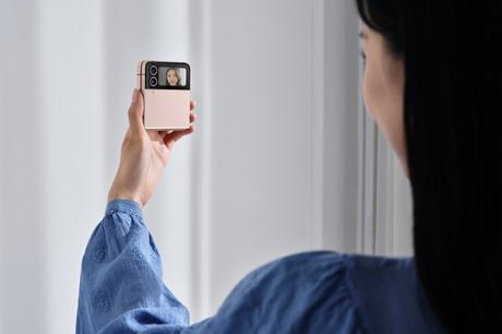 Samsung Galaxy Z Flip4 : Le compagnon estival indispensable pour une expérience smartphone inégalée