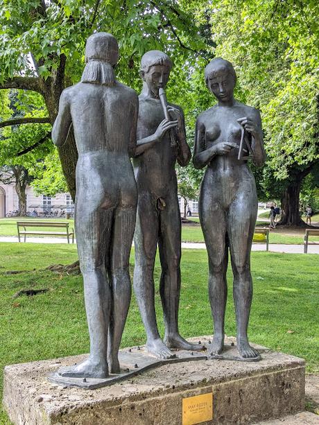 Salzburg — Skulpturen in den Gärten des Schlosses Mirabell / Sculptures dans les jardins du château Mirabell — 32 Bilder / 32 photos