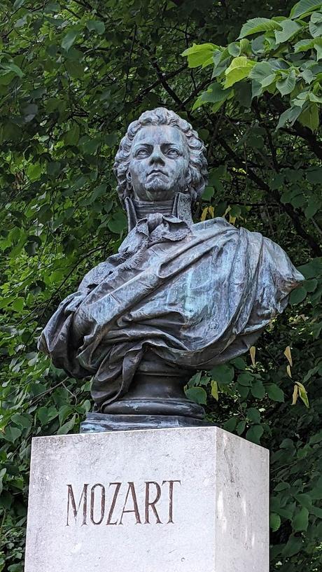 Salzburg — Le buste de Mozart sur le Kapuzinerberg / Mozart Denkmal auf em Kapuzinerberg