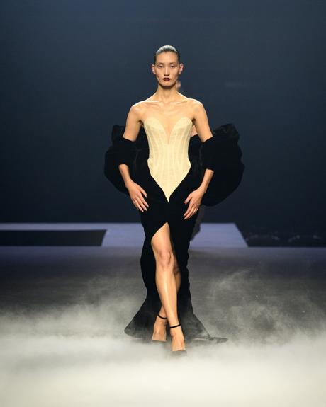 Collection Couture Automne-Hiver 2023 d’Ashi Studio : Essence et Extase Collection Couture Automne-Hiver 2023 d’Ashi Studio : Essence et Extase