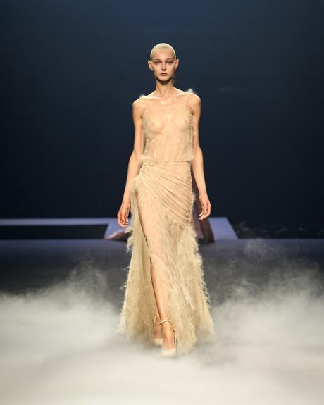 Collection Couture Automne-Hiver 2023 d’Ashi Studio : Essence et Extase Collection Couture Automne-Hiver 2023 d’Ashi Studio : Essence et Extase